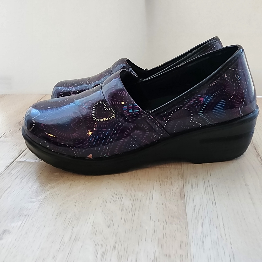 Easy Street Easy Works Laurie Clogs Hearts Non Slip Womens Size 9
